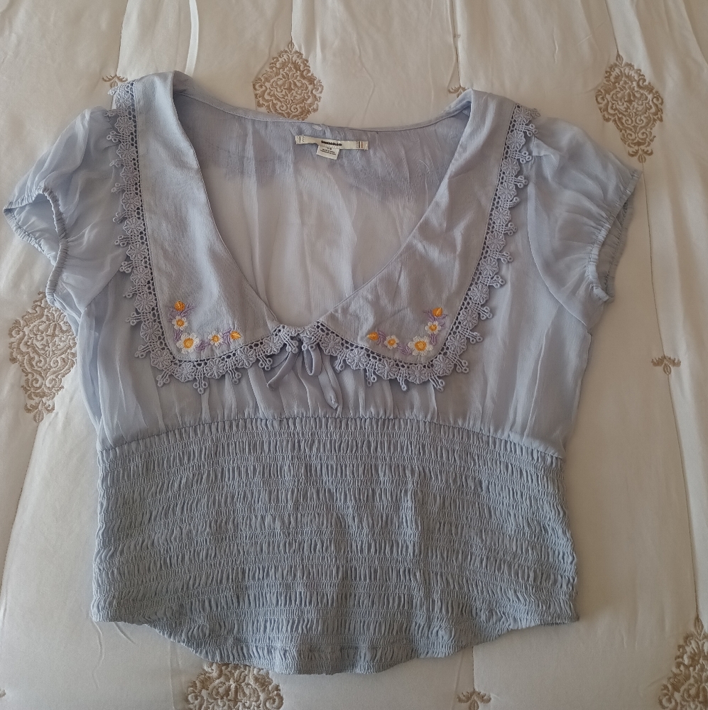 Embroidered Lace Trim Women's Top kimchi blue. new without tag.